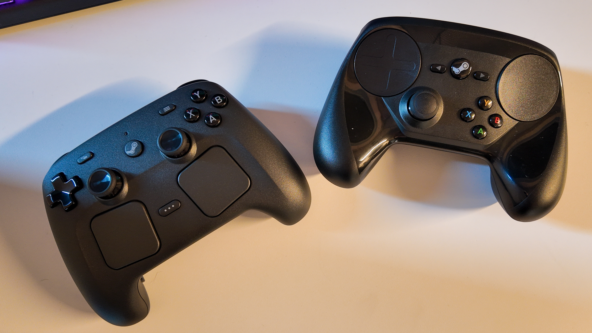 Steam Controller (2026) і Steam Controller (2015)